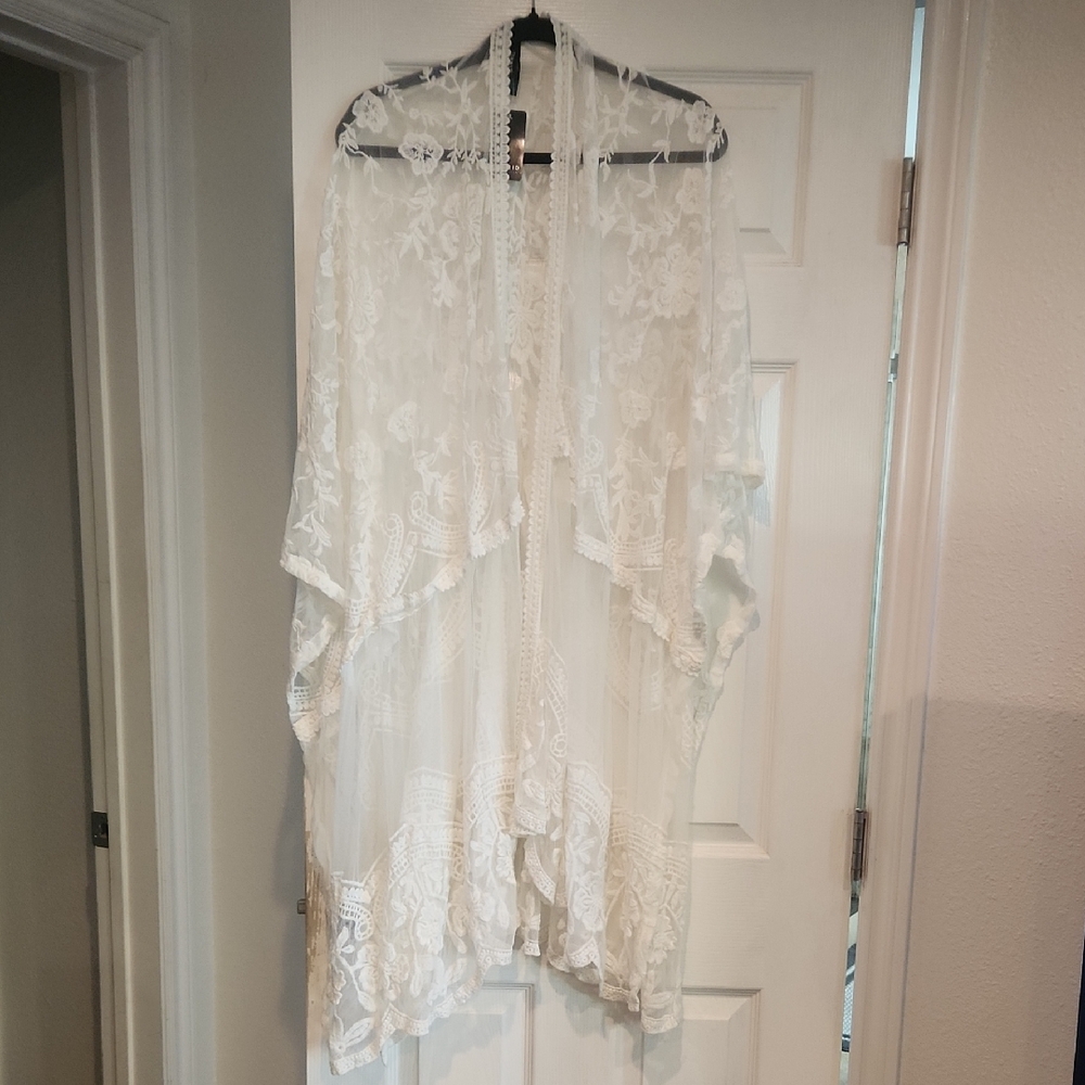 NWT Torrid One Size Plus Size Ivory Mesh Lace Ruana Embroidery Wedding Spring